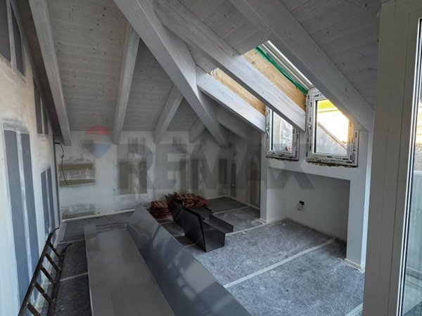 appartamento in vendita a Milano in zona Lorenteggio