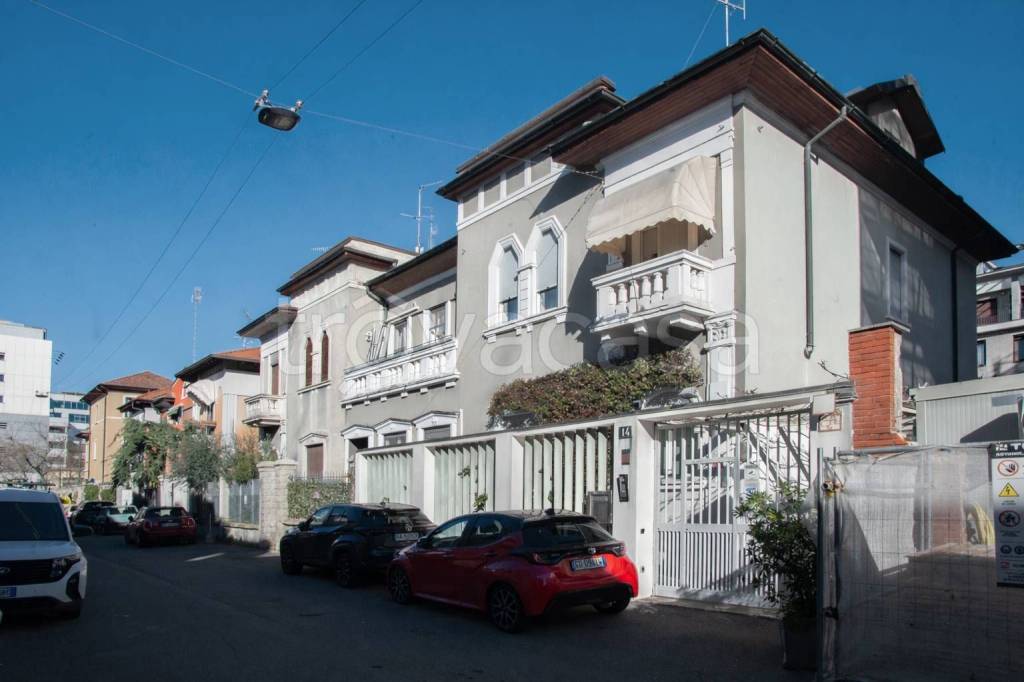 casa indipendente in vendita a Milano in zona Porta Vittoria