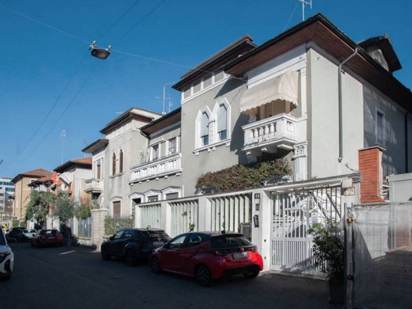 casa indipendente in vendita a Milano in zona Casoretto
