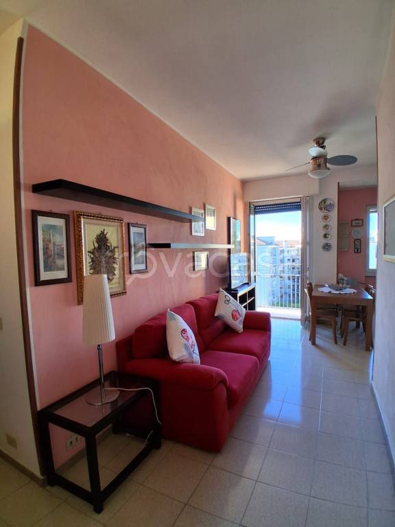 appartamento in vendita a Milano in zona Cascina dei Pomi