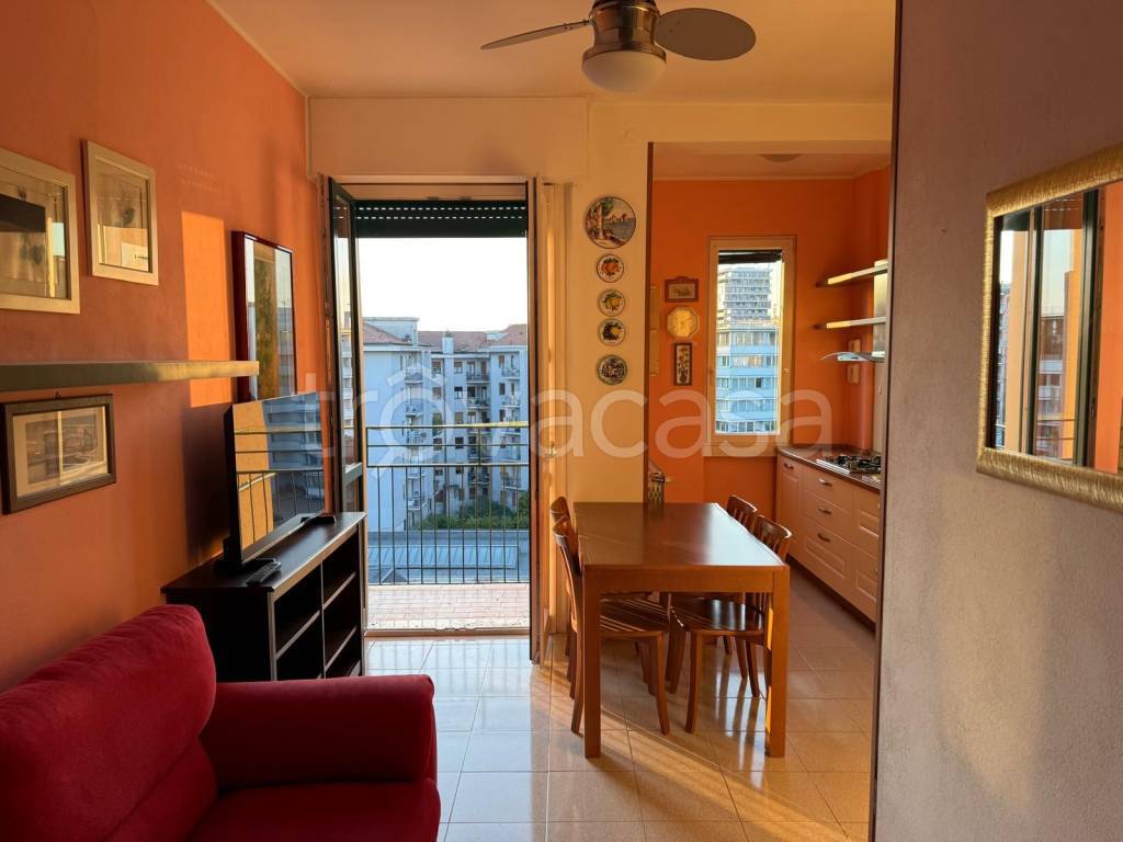appartamento in vendita a Milano in zona Cascina dei Pomi