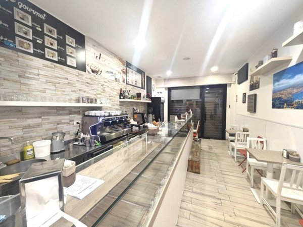 negozio in vendita a Milano in zona Barona