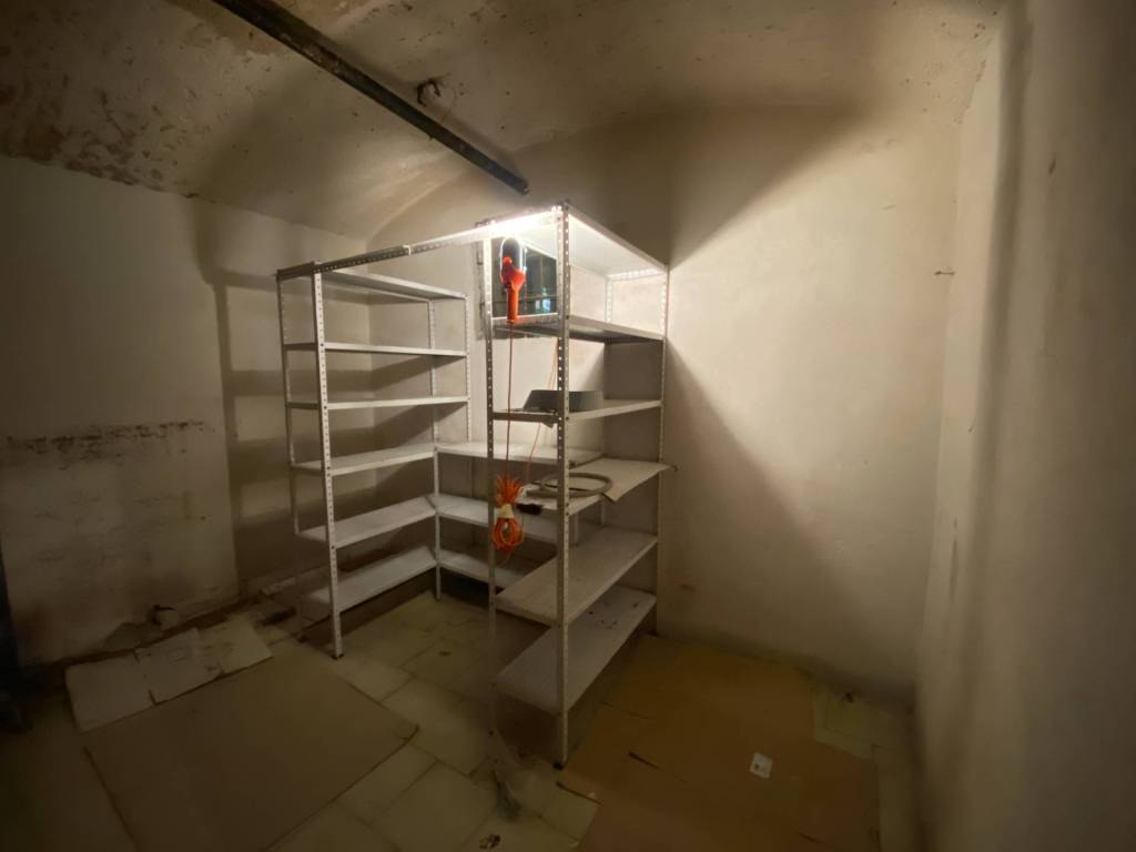 locale commerciale in vendita a Milano in zona Porta Romana