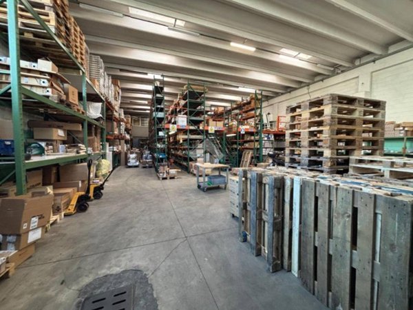 locale commerciale in vendita a Milano in zona Niguarda