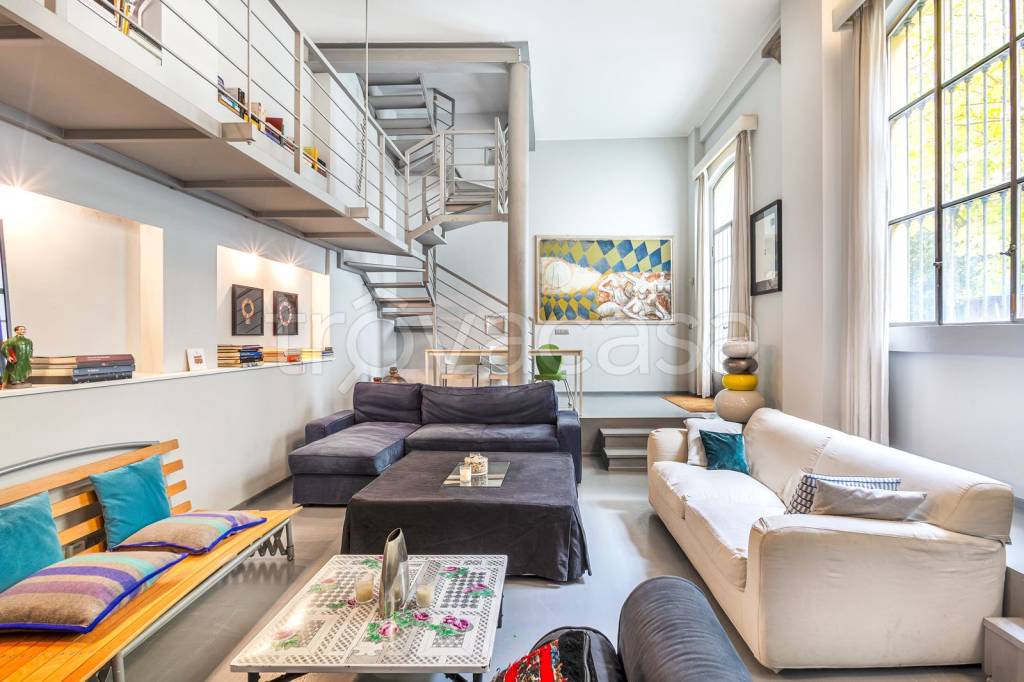 appartamento in vendita a Milano in zona Porta Nuova