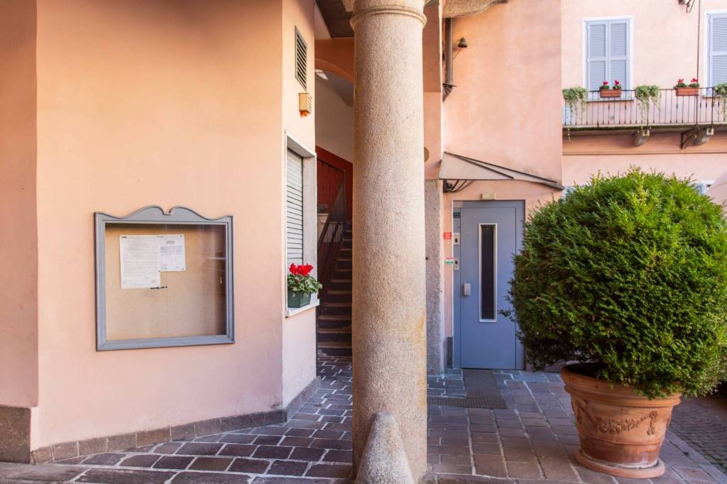 appartamento in vendita a Milano in zona Bocconi