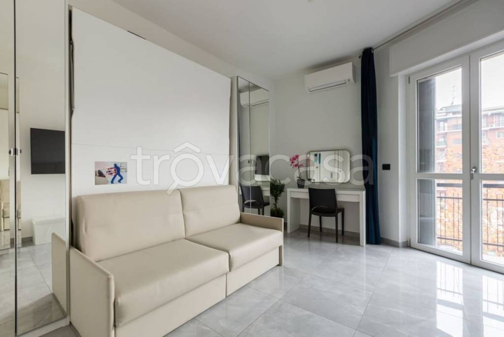 appartamento in vendita a Milano in zona Famagosta