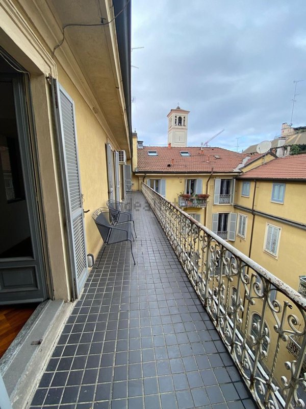 appartamento in vendita a Milano in zona Porta Nuova