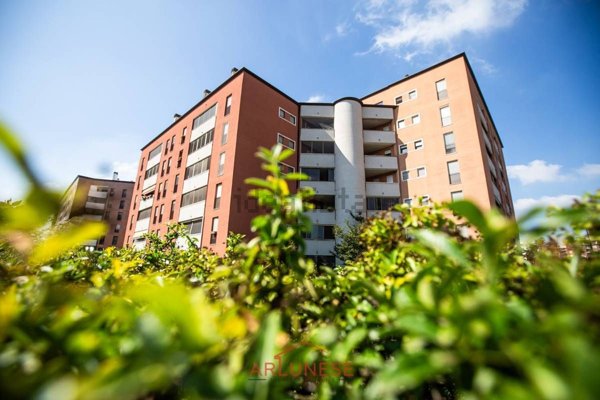 appartamento in vendita a Milano in zona Lorenteggio