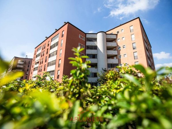 appartamento in vendita a Milano in zona Lorenteggio