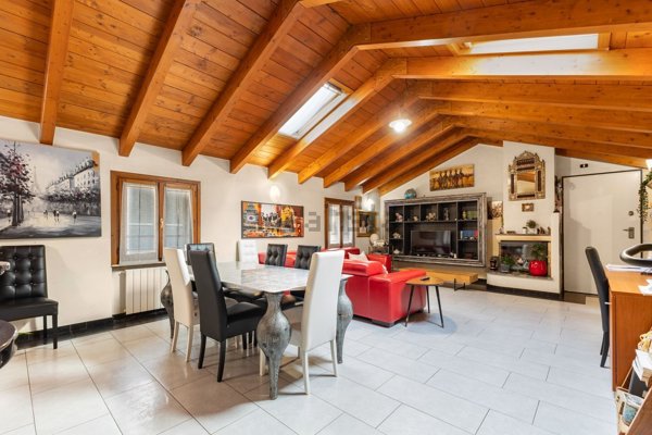 appartamento in vendita a Milano in zona Isola