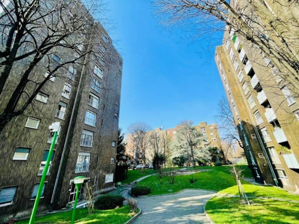 appartamento in vendita a Milano in zona Lorenteggio