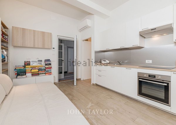 appartamento in vendita a Milano in zona Porta Nuova