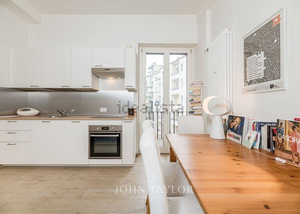 appartamento in vendita a Milano in zona Porta Nuova