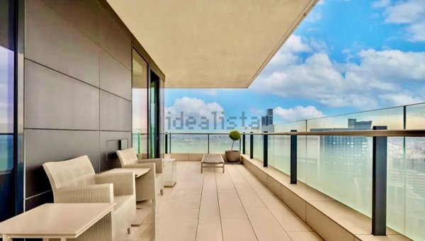 appartamento in vendita a Milano in zona Porta Nuova