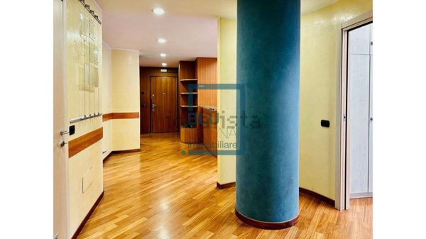 appartamento in vendita a Milano in zona Centro Direzionale