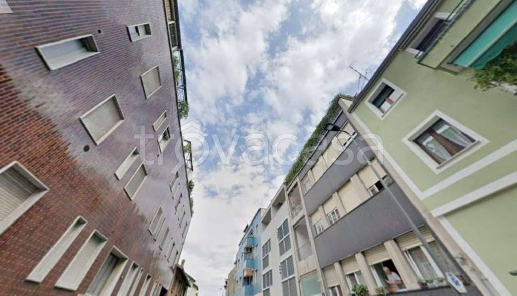 appartamento in vendita a Milano in zona Bocconi