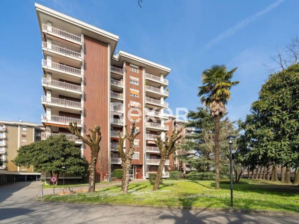 appartamento in vendita a Milano in zona Adriano