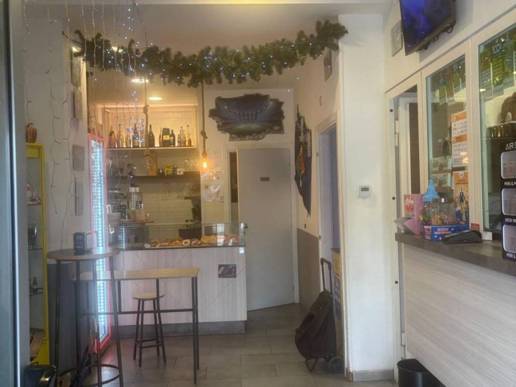 negozio in vendita a Milano in zona Famagosta