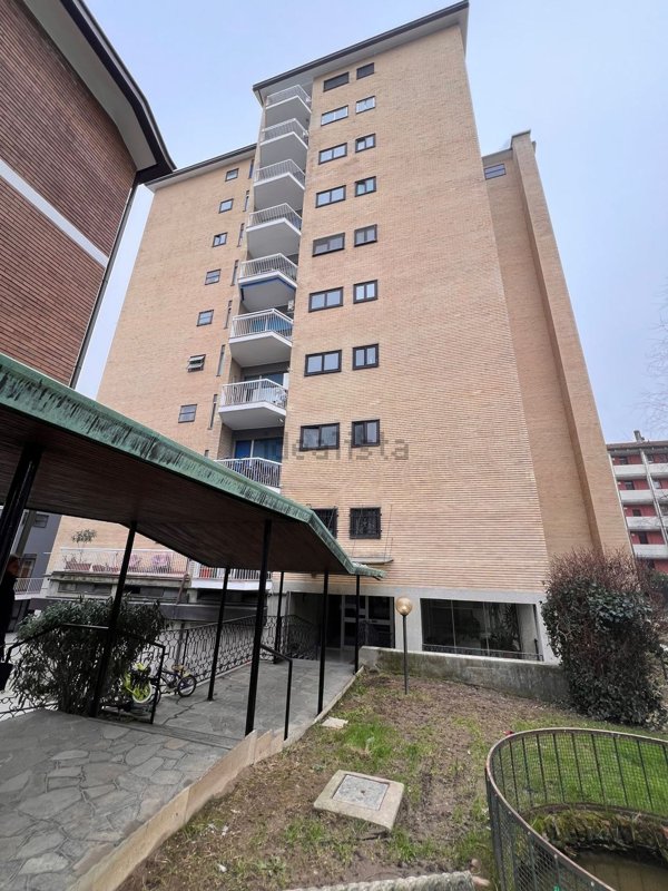 appartamento in vendita a Milano in zona Baggio