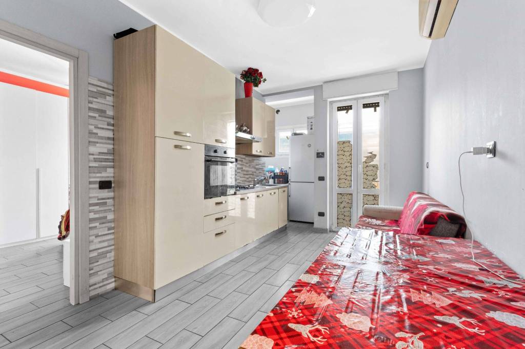 appartamento in vendita a Milano in zona Famagosta