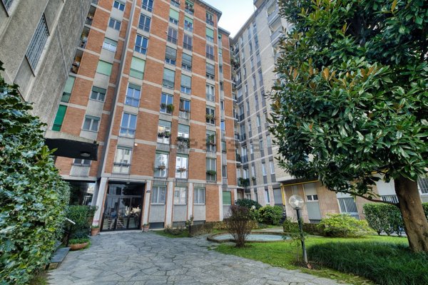 appartamento in vendita a Milano in zona Cinque Giornate