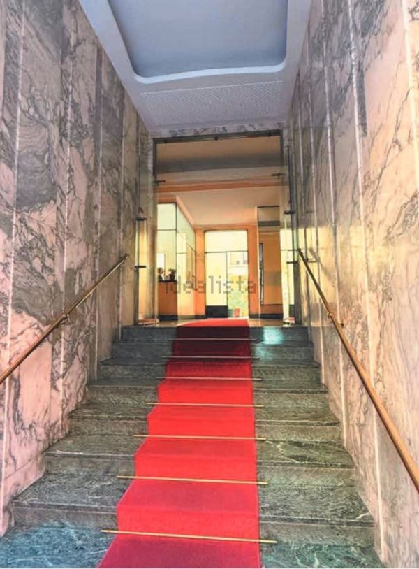 appartamento in vendita a Milano in zona Sant'Ambrogio