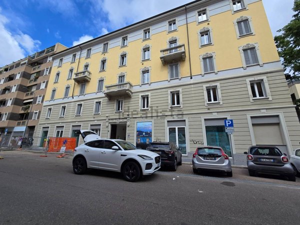 appartamento in vendita a Milano in zona Porta Genova