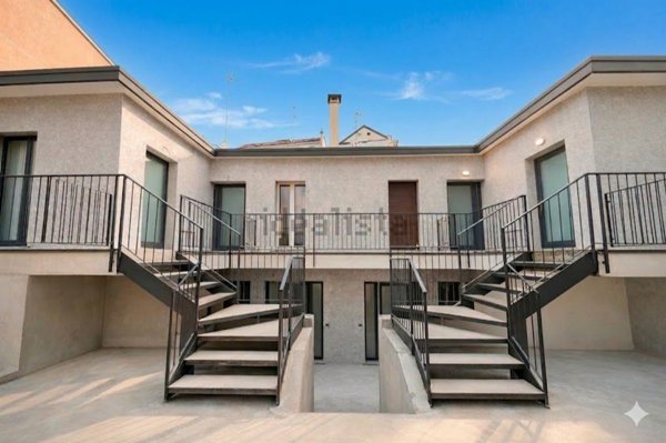 appartamento in vendita a Milano in zona Porta Vittoria