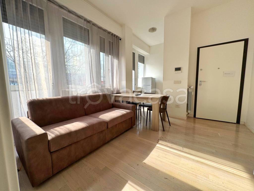 appartamento in vendita a Milano in zona Guastalla