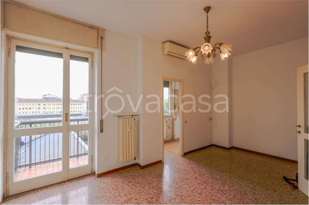 appartamento in vendita a Milano in zona Famagosta