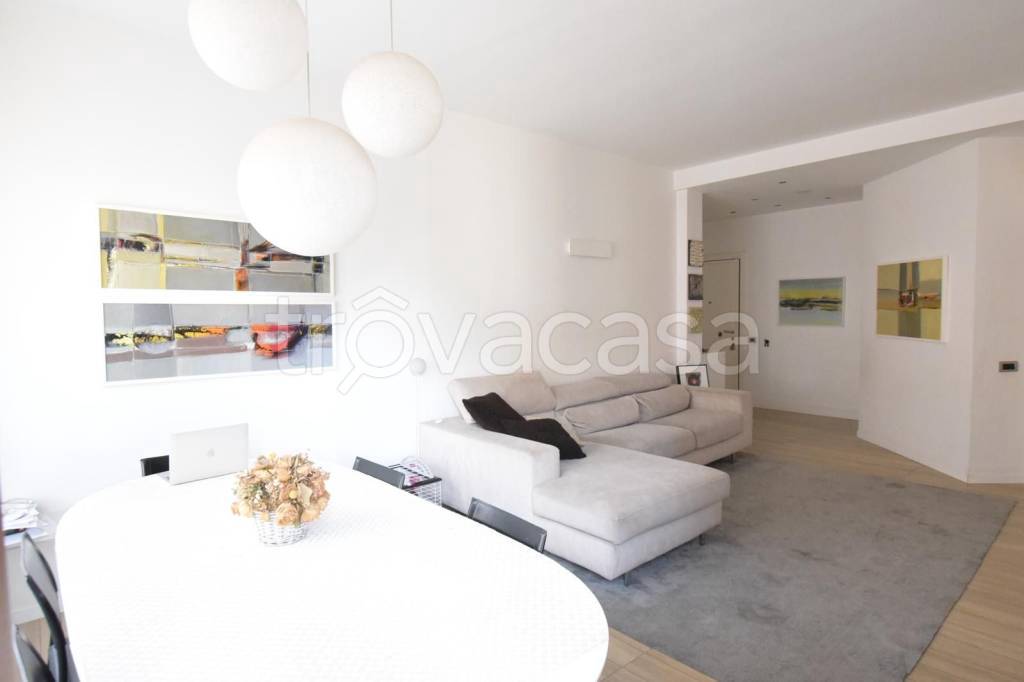 appartamento in vendita a Milano in zona Isola