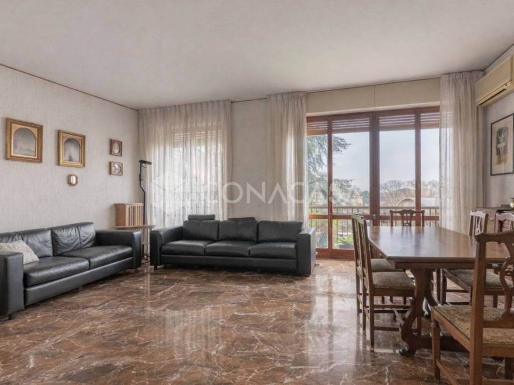 appartamento in vendita a Milano in zona Bocconi