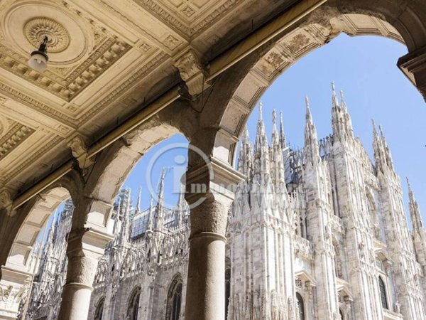 intera palazzina in vendita a Milano in zona Cadorna