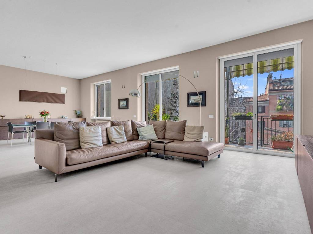 appartamento in vendita a Milano in zona Guastalla