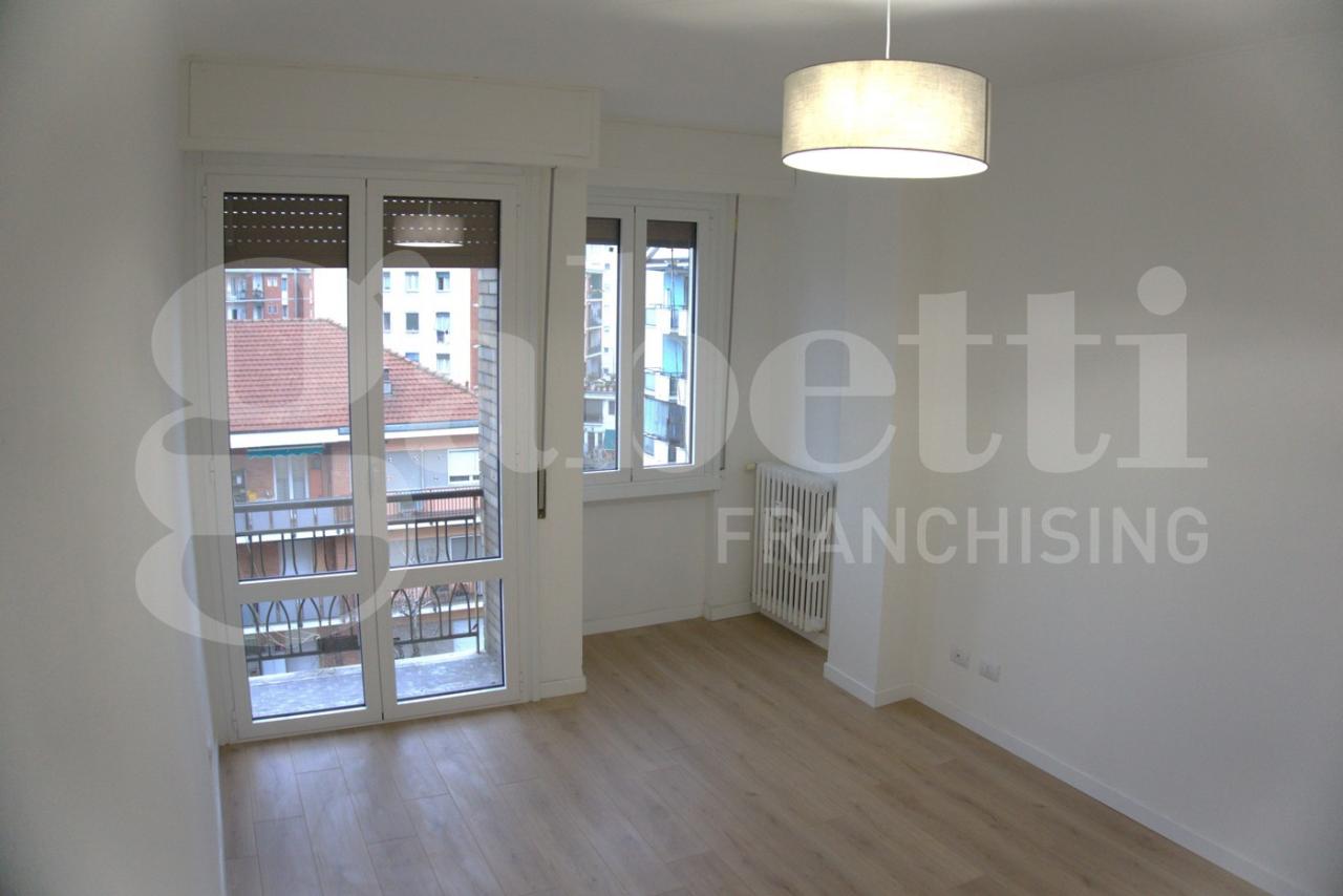 appartamento in vendita a Milano in zona Lorenteggio