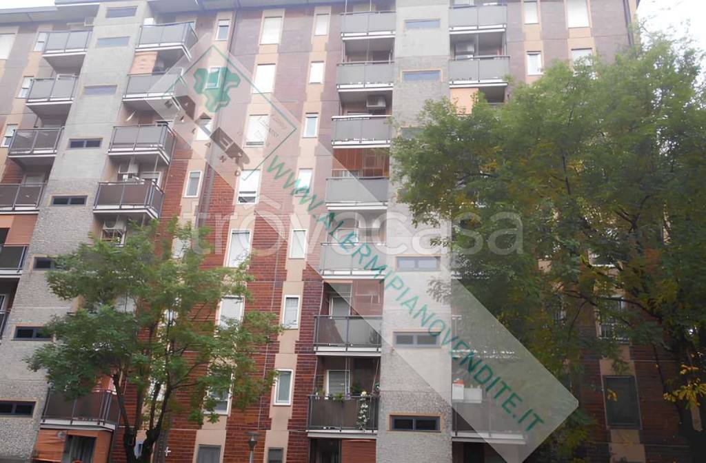 appartamento in vendita a Milano in zona Gallaratese
