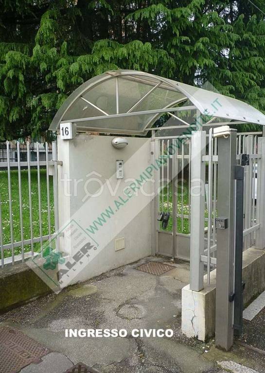 appartamento in vendita a Milano in zona Gallaratese