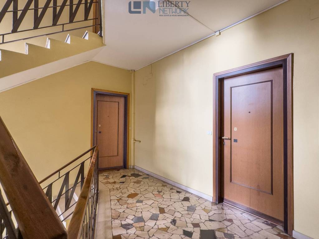 appartamento in vendita a Milano in zona Lorenteggio