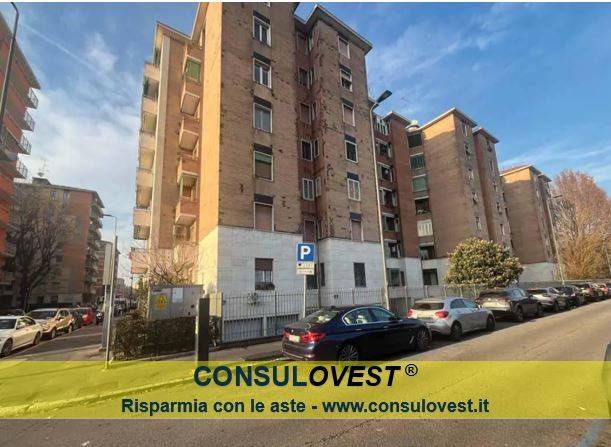 appartamento in vendita a Milano in zona Corvetto