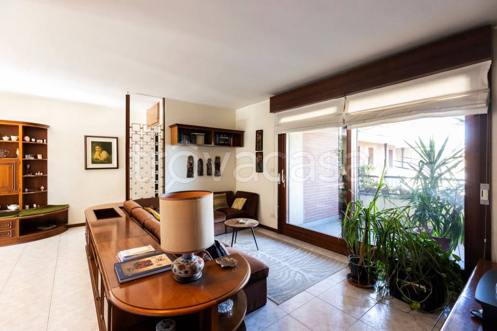 appartamento in vendita a Milano in zona Lambrate