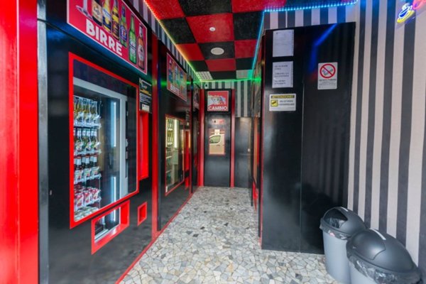 negozio in vendita a Milano in zona Ghisolfa