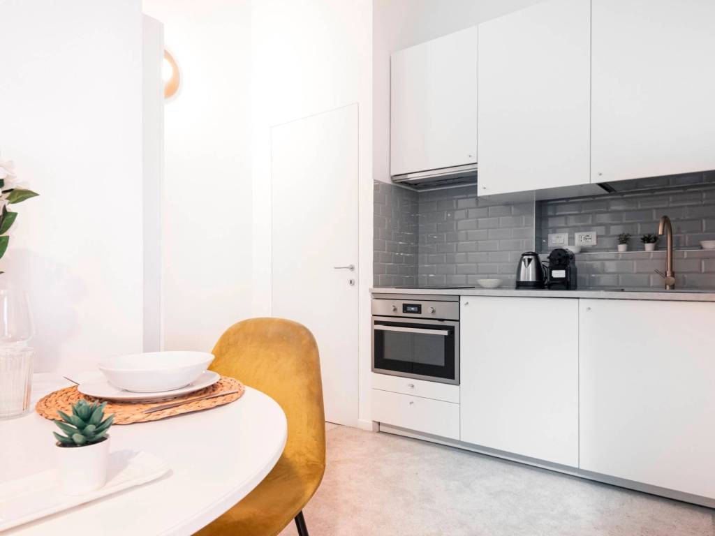 appartamento in vendita a Milano in zona Guastalla