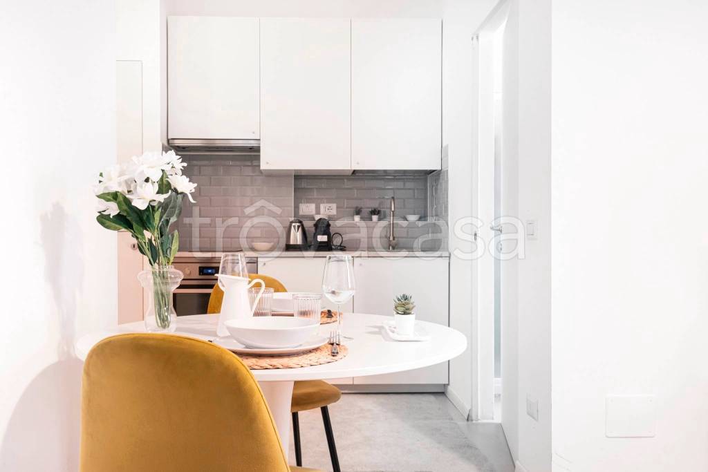 appartamento in vendita a Milano in zona Guastalla