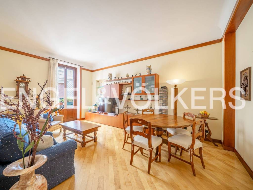 appartamento in vendita a Milano in zona Guastalla