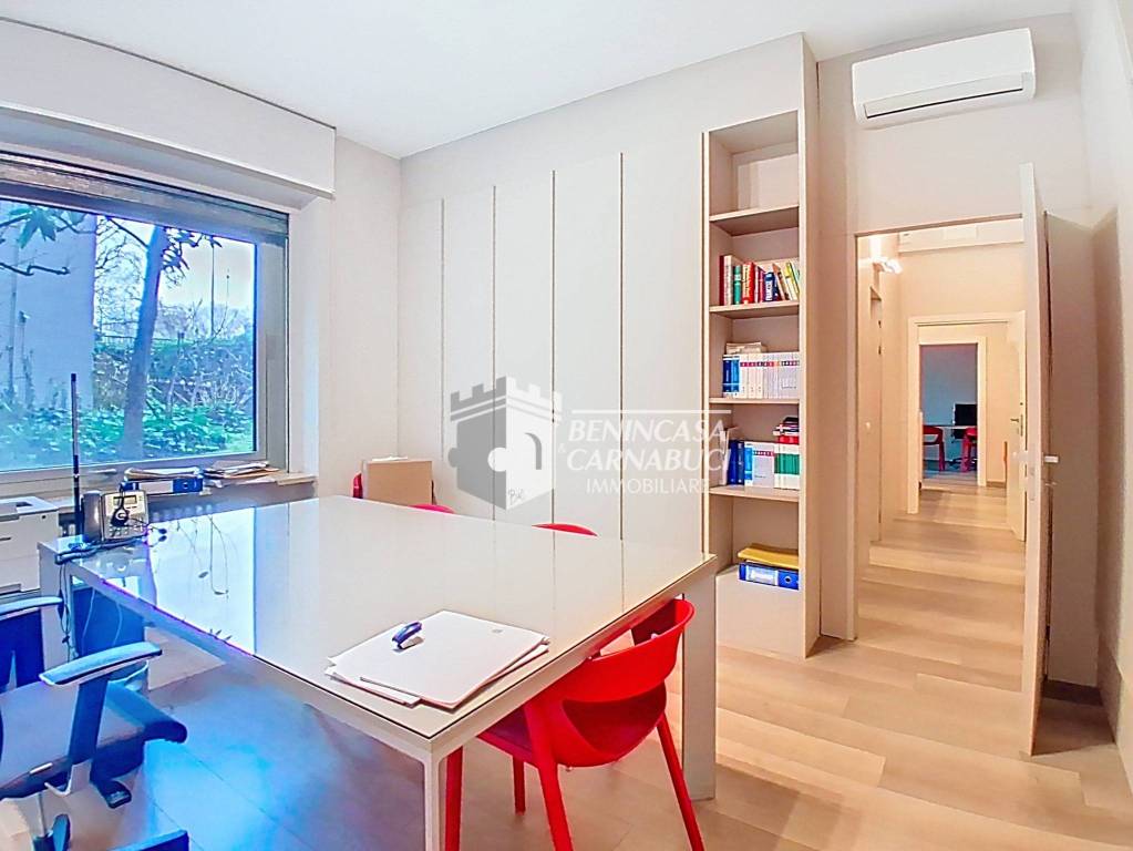ufficio in vendita a Milano in zona XXII Marzo