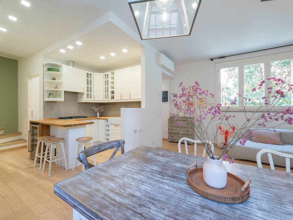 appartamento in vendita a Milano in zona Bocconi