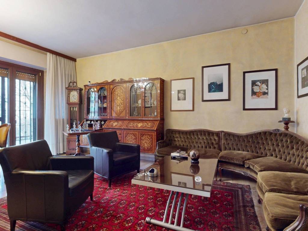 appartamento in vendita a Milano in zona Lorenteggio