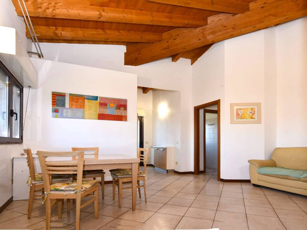 appartamento in vendita a Milano in zona Baggio