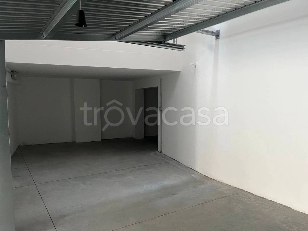 locale commerciale in vendita a Milano